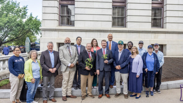 Vogel, Kinkead Kick Off the 15th Capitol Hunger Garden Season